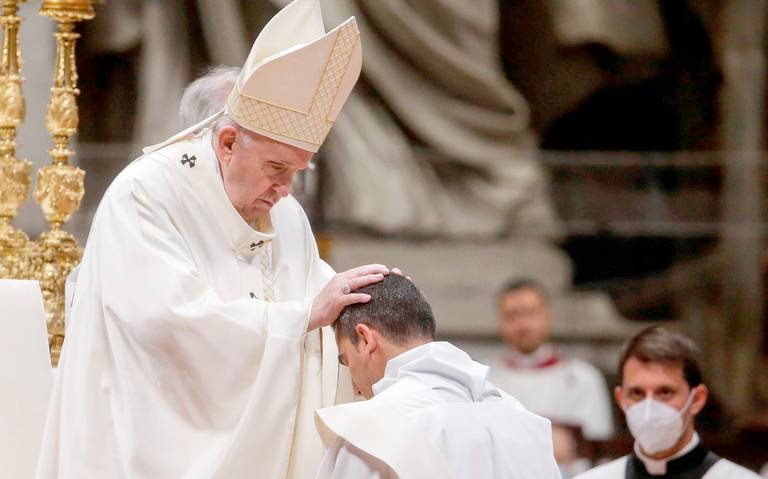 Papa Francisco pide a nuevos sacerdotes que 