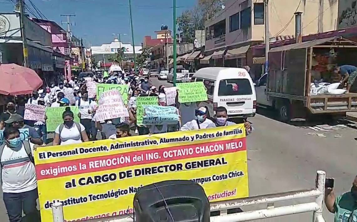 Estudiantes y docentes marchan en Ometepec – El Sol de Acapulco